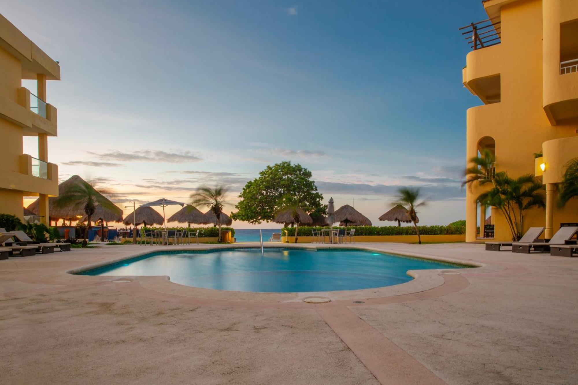 Playa Azul Cozumel Hotel Exterior photo